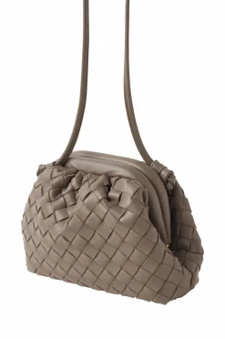 BOW19 Details Vesken Dumpling Bag Braided