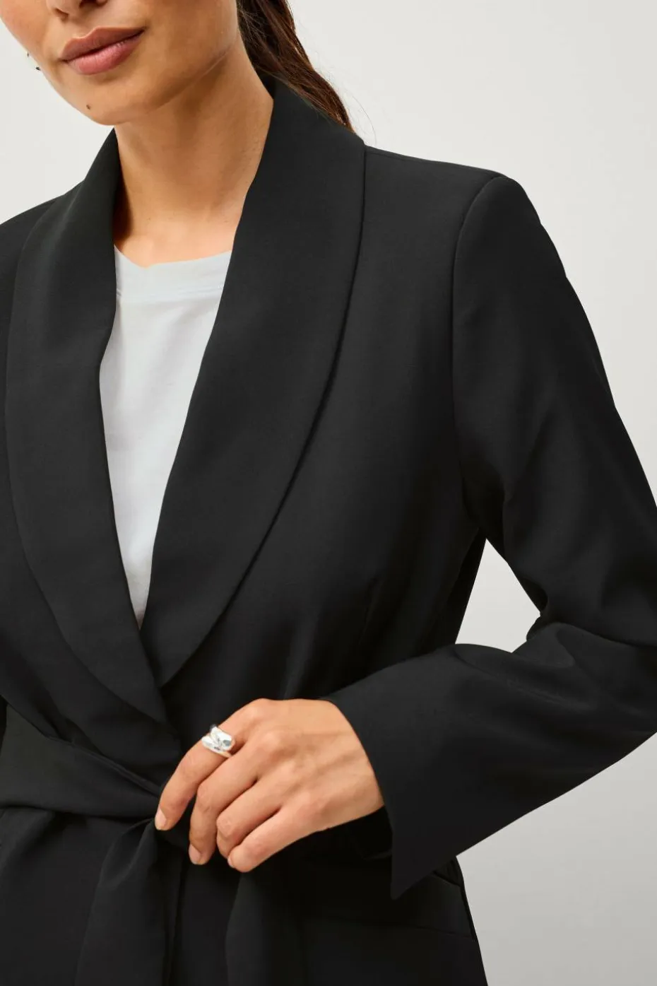 Ellos Collection Blazer med slips og sjalkrage