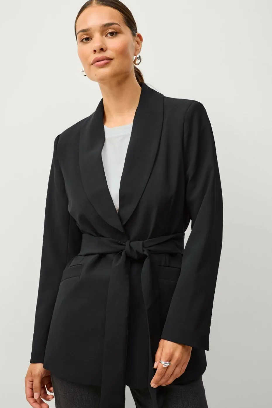 Ellos Collection Blazer med slips og sjalkrage