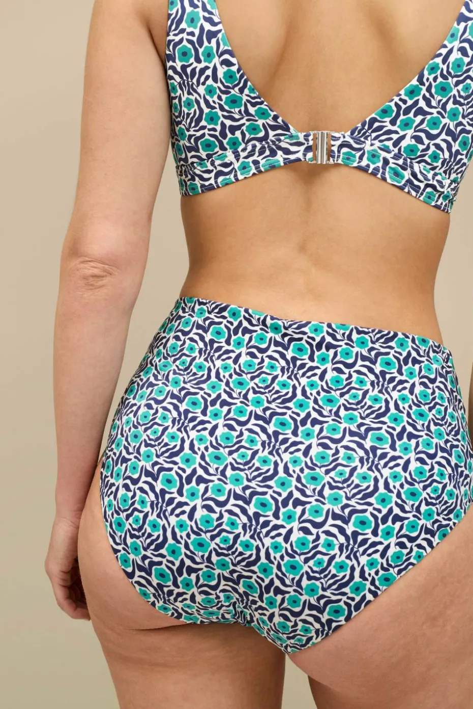 Ellos Collection Høy, fullt foret bikinitruse