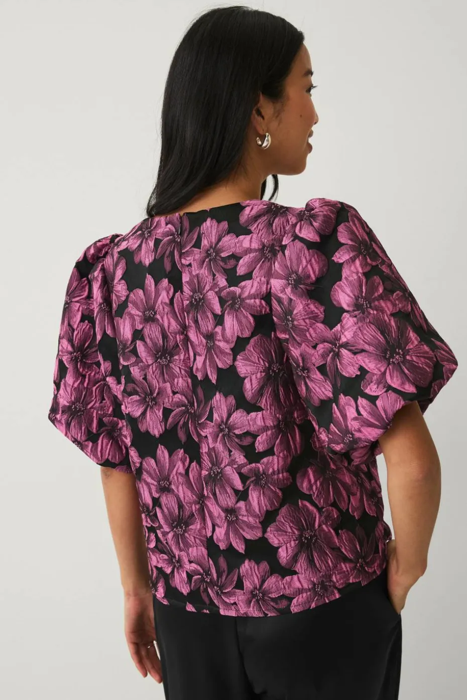 Ellos Collection Jacquardvevd bluse med puffermer