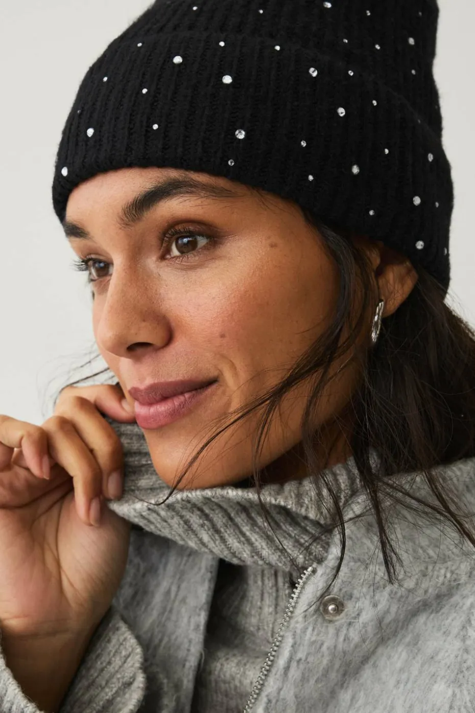 Ellos Collection Strikket lue med rhinstener
