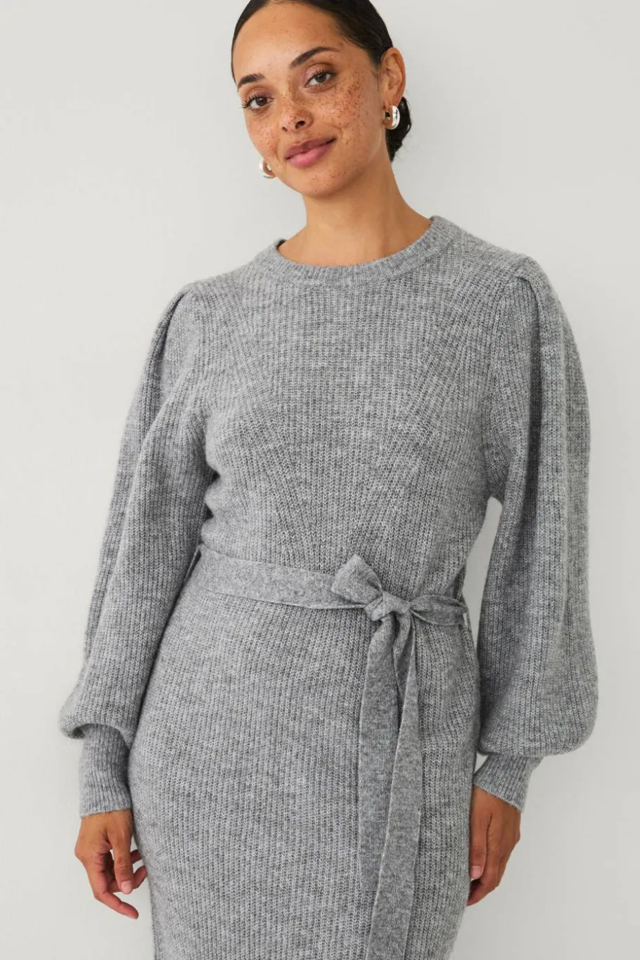 Ellos Collection Strikket kjole med skjerf
