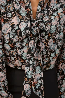 Ellos Collection V-formet knytebluse
