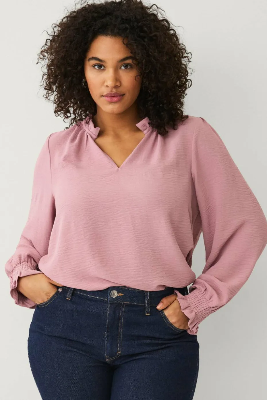 Ellos Plus collection Bluse med v-formet utringning