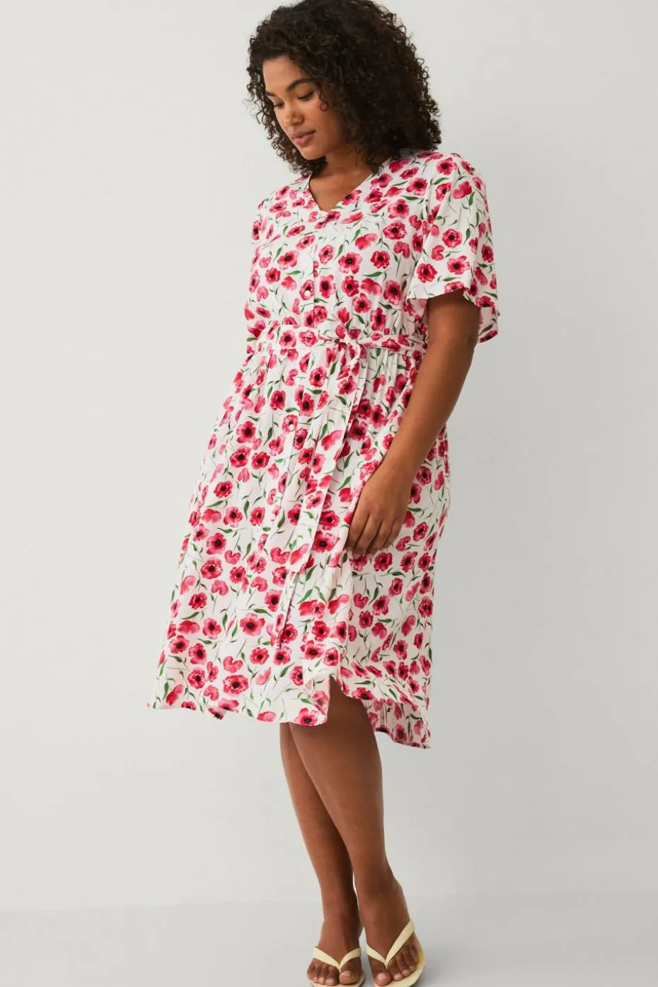 Ellos Plus collection Kjole med draperte volangermer