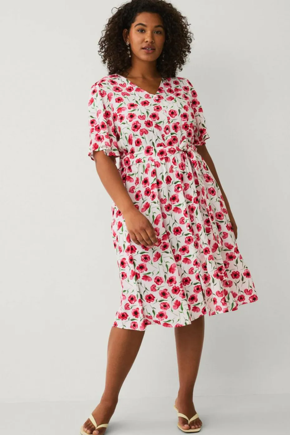 Ellos Plus collection Kjole med draperte volangermer