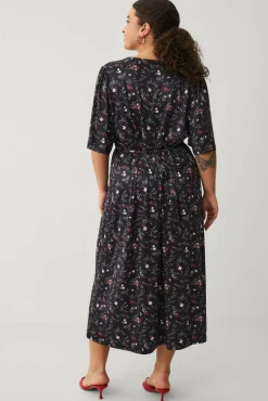 Ellos Plus collection Kjole med v-formet hals