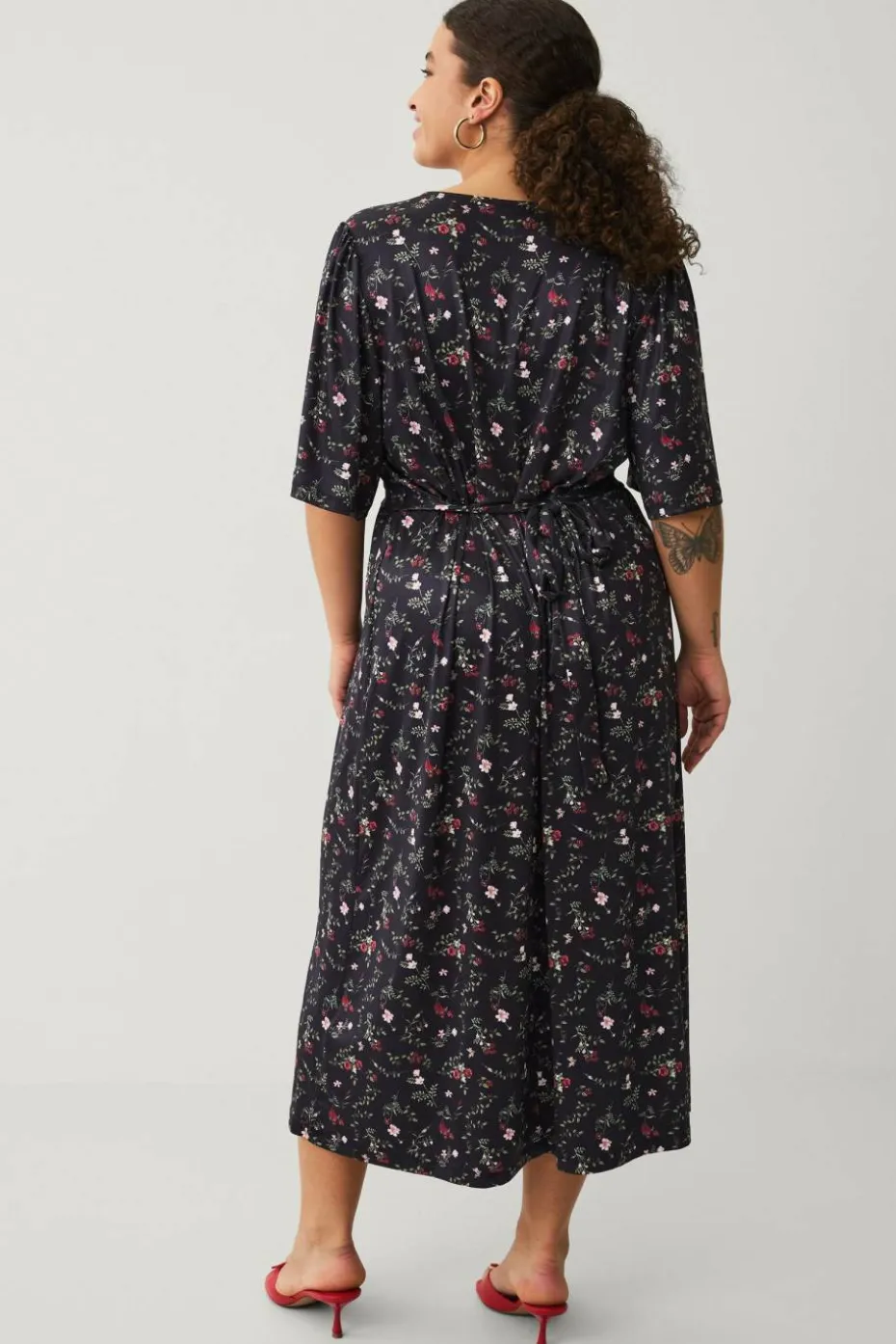 Ellos Plus collection Kjole med v-formet hals