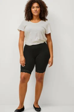 Ellos Plus collection Korte sykkelshortser med blondekant