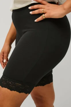 Ellos Plus collection Korte sykkelshortser med blondekant