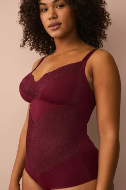 Ellos Plus collection Shapingbody med blondedetaljer - medium support