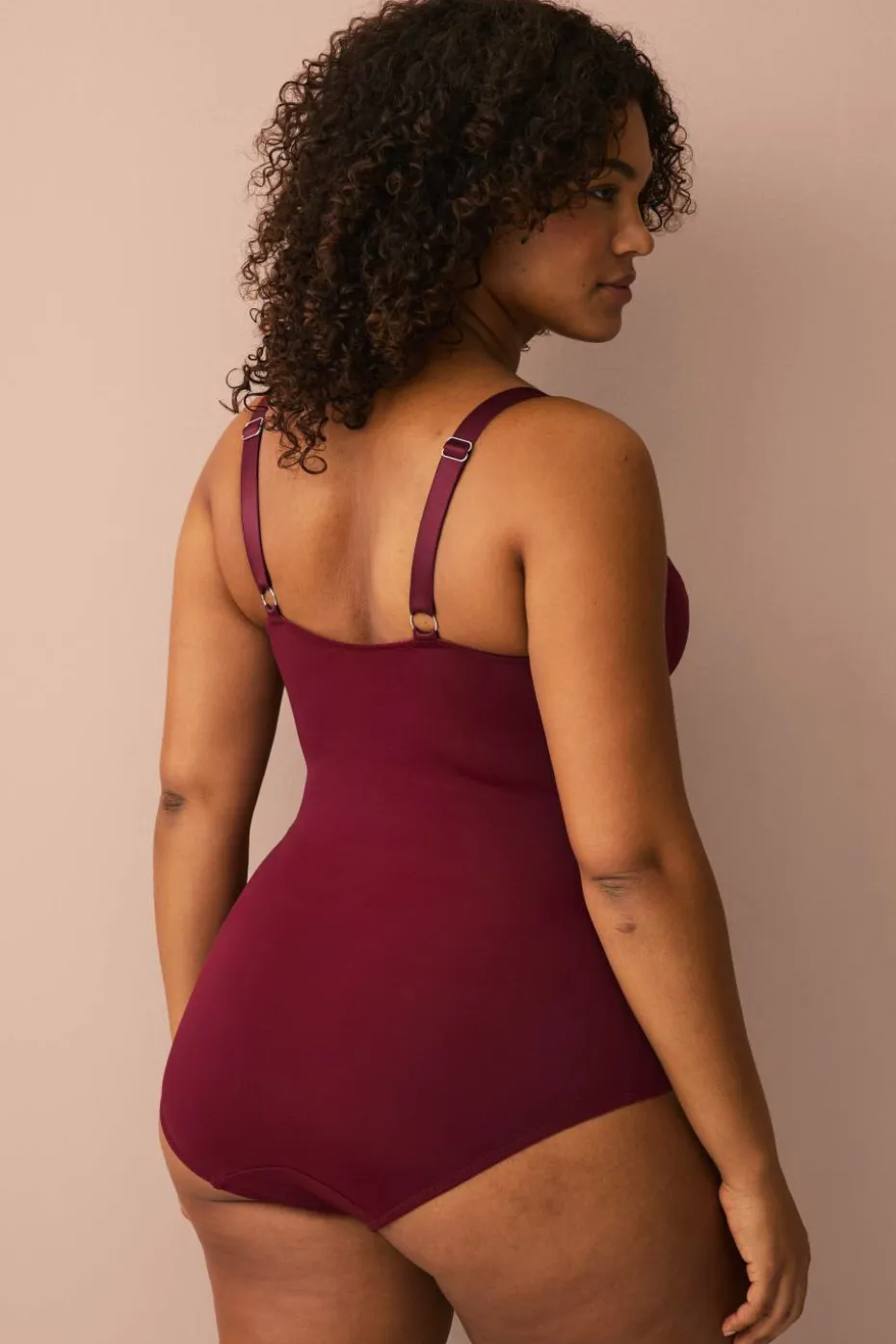 Ellos Plus collection Shapingbody med blondedetaljer - medium support