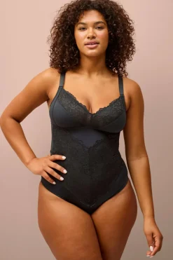 Ellos Plus collection Shapingbody med blondedetaljer - medium support
