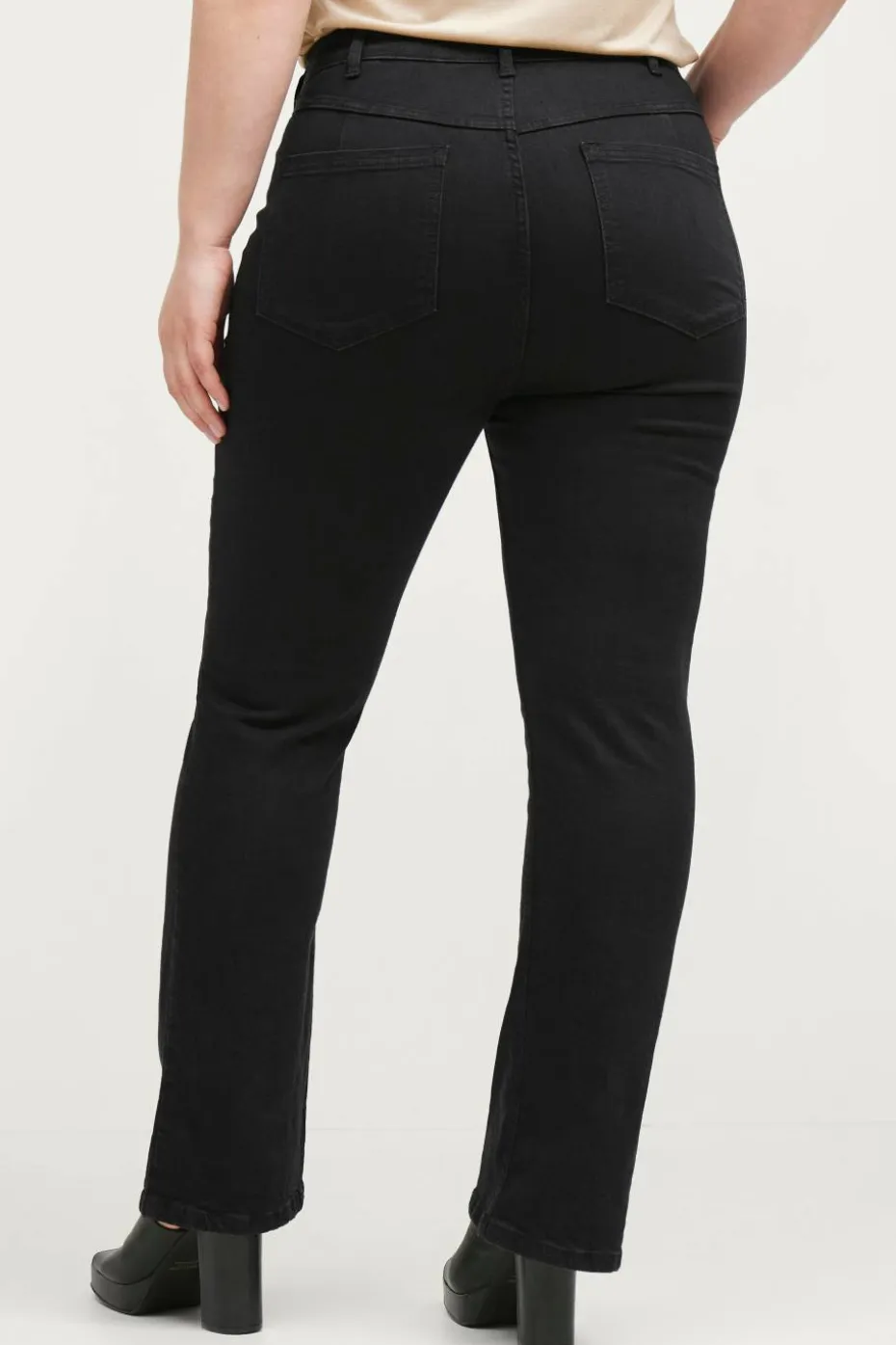 Ellos Plus collection Utsvingte stretchjeans med høy midje