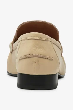 Mango Loafers Isi