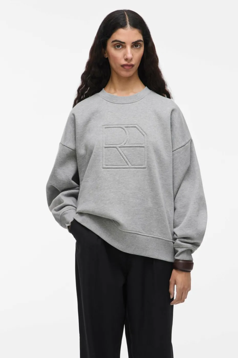 Rouge Edit Collegegenser rouNella LS Short O-neck